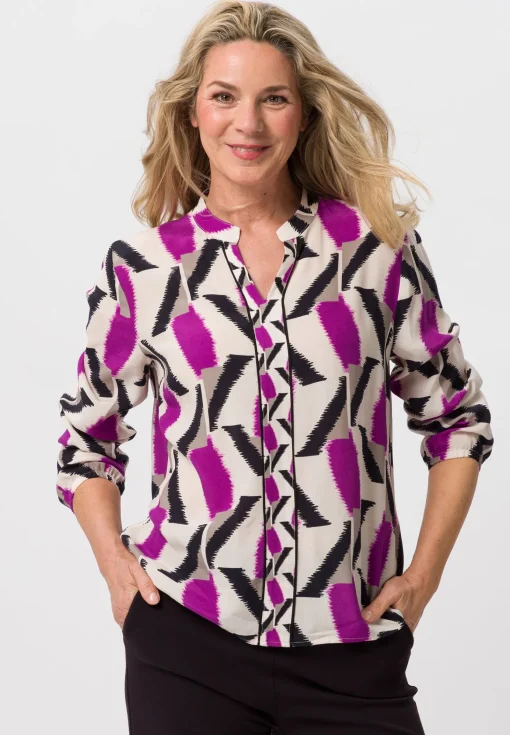 Bluse mit femininem Stehbund