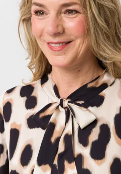 Bluse mit modischer Schluppe