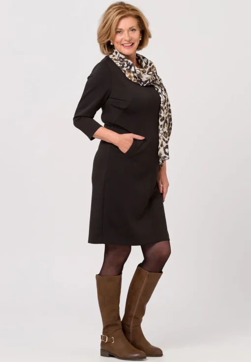 Kleid mit dekorativen Absteppungen