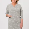 Kleid mit geschmückten Leistentaschen
