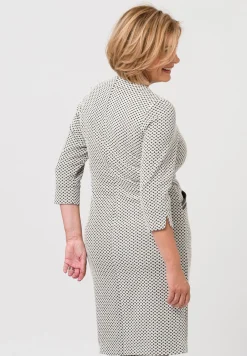 Kleid mit geschmückten Leistentaschen