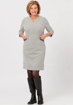 Kleid mit geschmückten Leistentaschen
