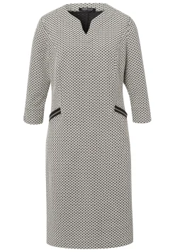 Kleid mit geschmückten Leistentaschen