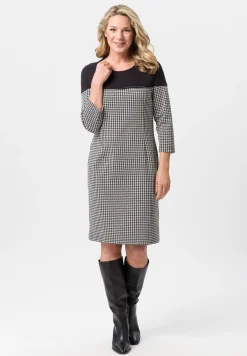 Kleid mit leicht tailliertem Schnitt