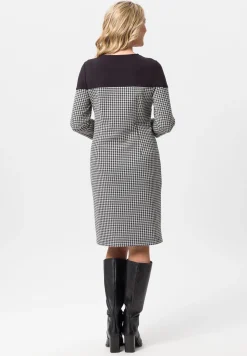 Kleid mit leicht tailliertem Schnitt