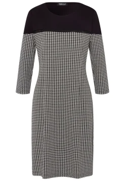 Kleid mit leicht tailliertem Schnitt