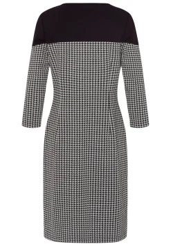 Kleid mit leicht tailliertem Schnitt