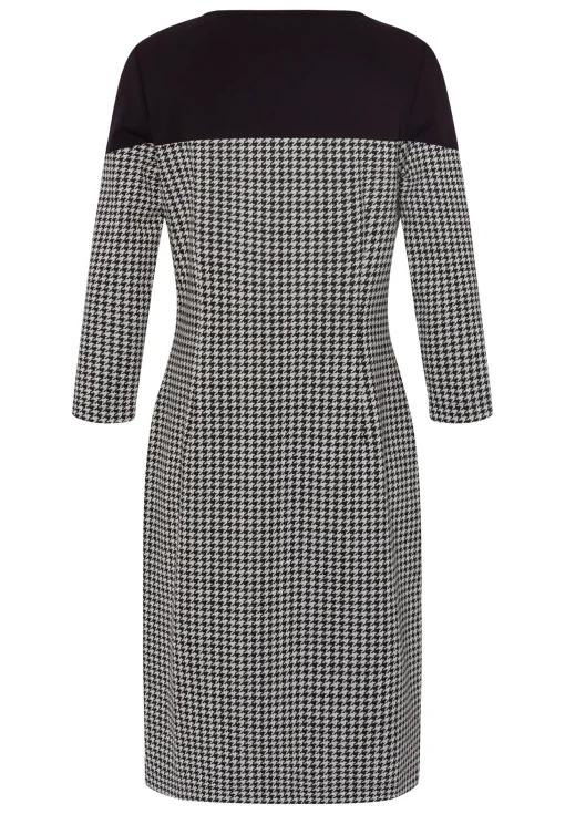 Kleid mit leicht tailliertem Schnitt