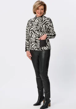 Pullover mit eingesetztem Streifen