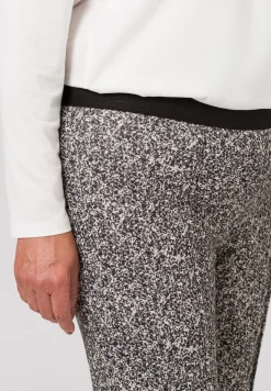 Schlupfhose MIA mit Minimal-Dessin