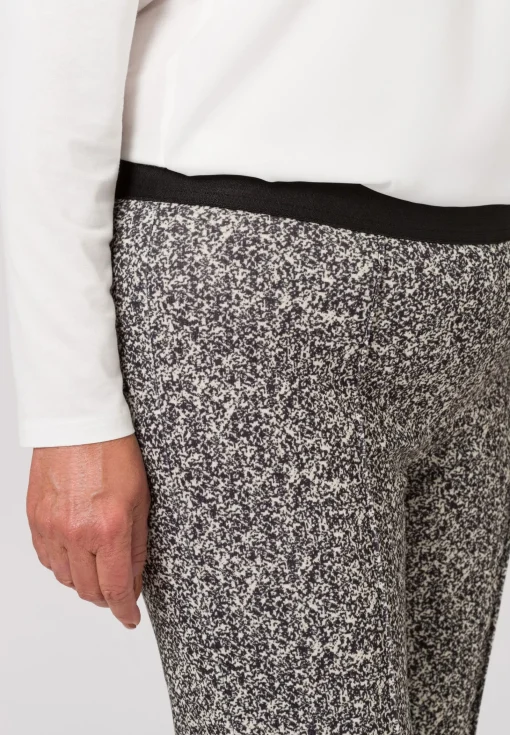 Schlupfhose MIA mit Minimal-Dessin