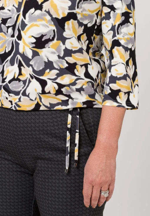 Shirt in figurumspielender Form