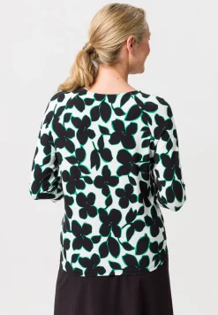 Shirt mit modischem Schnitt