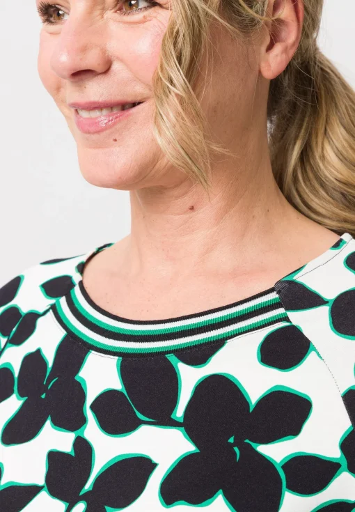 Shirt mit modischem Schnitt