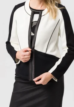 Strickjacke mit kontrastfarbenem Patch
